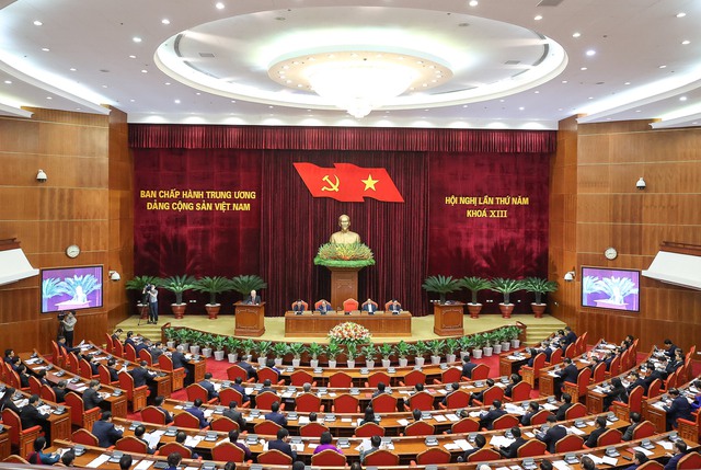 越共第十三届中央委员会第五次全体会议正式开幕 - Ảnh 1. 越共第十三届中央委员会第五次全体会议正式开幕 - Ảnh 1.